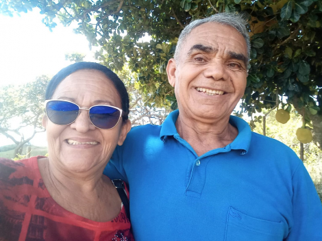 Seu Nildo e sua esposa Tereza esto muito felizes ao reencontrar seus familiares em Bananeiras-PB.