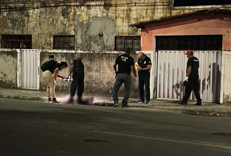 Crime aconteceu na madrugada desta segunda (13) (Foto: Verinho Paparazzo/RTC)