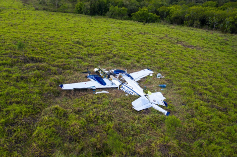 Avio caiu em rea de mata em So Pedro  Foto: Jos Furlan/Real Drone