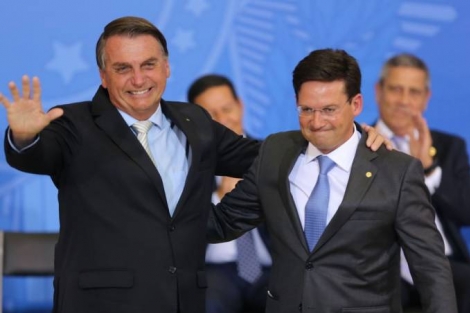 O presidente Jair Bolsonaro com o ministro da Cidadania, Joo Roma (Fabio Rodrigues Pozzebom/Agncia Brasil)