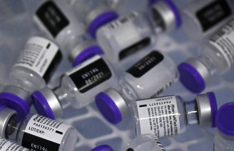 A vacina da Pfizer tem 95% de eficcia contra o coronavrus. (Foto: LUIS ROBAYO/AFP)