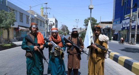 Talib estaria executando operaes organizadas de busca por jornalistas pelo Afeganisto. (AREF KARIMI / AFP)