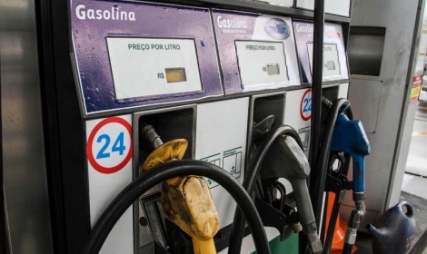 Preço médio do litro do álcool caiu 1,84% e combustível custa R$ 4,91 nos postos; gasolina recuou 0,2%, para R$ 7,23, mostra ANP