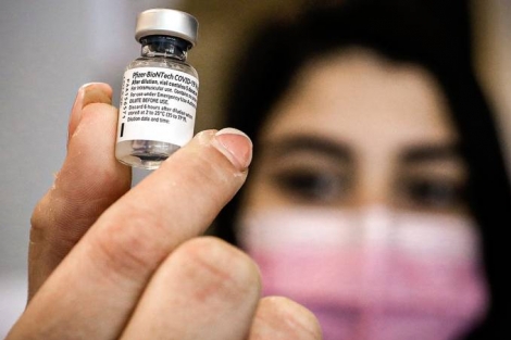  O estudo pode ajudar a traar estratgias de vacinao contra a variante Delta, que reduz a eficcia de uma primeira dose da vacina contra a covid-19 (Ahmad Gharabli/AFP/Getty Images)