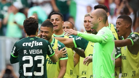 Raphael Veiga e Gabriel Menino marcaram duas vezes e comandaram a vitria do Verdo em Braslia. (Foto: SE Palmeiras)