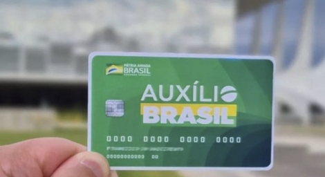 O novo carto com a marca Auxlio Brasil, que ser distribudo aos beneficirios (AGNCIA BRASIL)