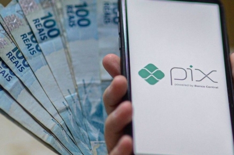 70% dos internautas brasileiros costumam usar o PIX como meio de pagamento; modalidade só fica atrás do dinheiro, mencionado por 71%