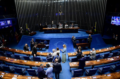 Para contornar a proibio de ampliar benefcios em ano eleitoral, o relator sugeriu a decretao de estado de emergncia no pas. (Foto: Pedro Frana/Agncia Senado)